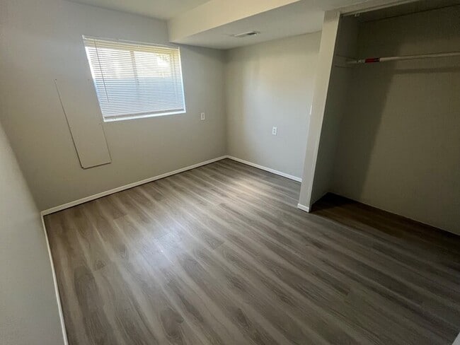 Building Photo - Remodeled 4 Bedroom Townhome!