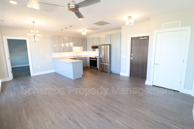 Building Photo - 145 S Main St