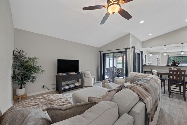 Building Photo - 2482 Bedford Mews Dr
