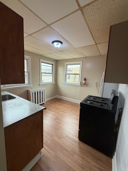 Kitchen - 44 Webster St