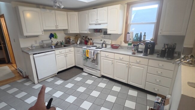 Building Photo - Gorgeous Apt! Watch Attached YT Video Tour!  Pictures do it no justice!  NO FEE, Best Sunlight ev...