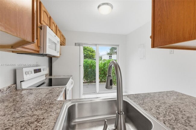 Building Photo - 3003 NW 5th Terrace