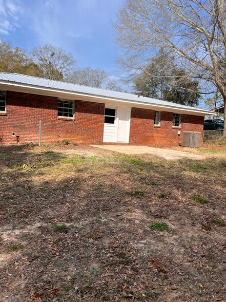 Building Photo - 161 Wooded Ln