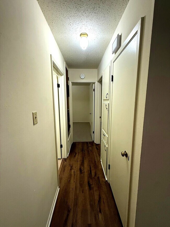 Building Photo - 603 Flournoy Dr