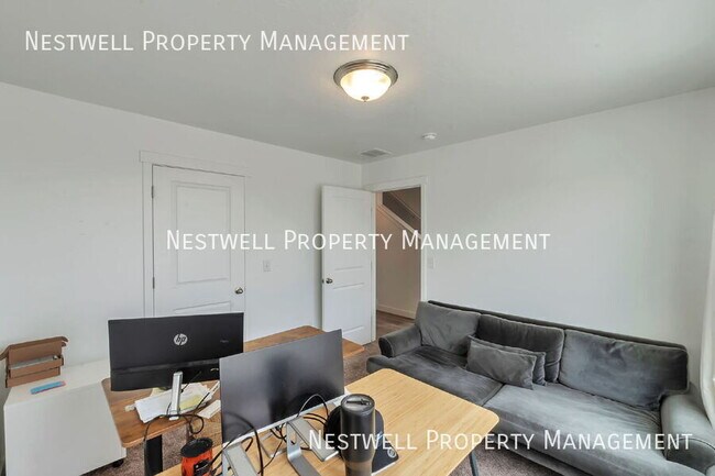 Building Photo - 1123 E Hatch Row