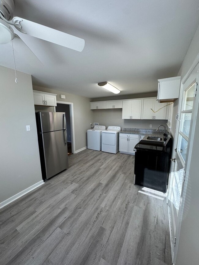 Building Photo - Charming 3 bedroom home in West End Manor ...
