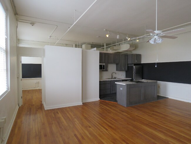 Primary Photo - 1401 Scott St