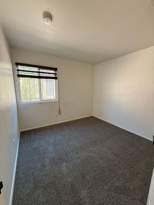 Building Photo - NEW CARPET! 3 Bed / 2 Bath Single Family Home – Spacious, Upgraded & Great Location!