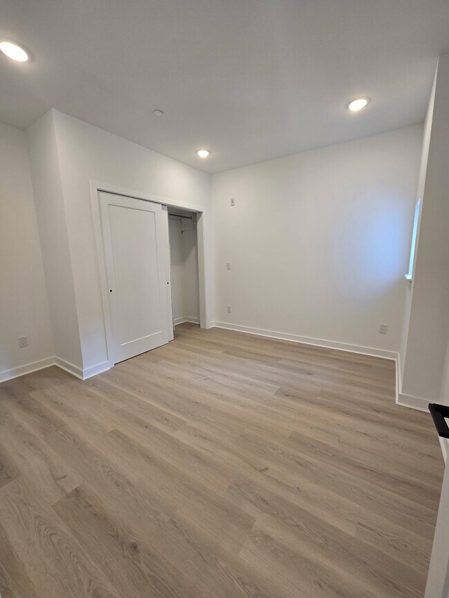 Building Photo - Onyx Ridge 1