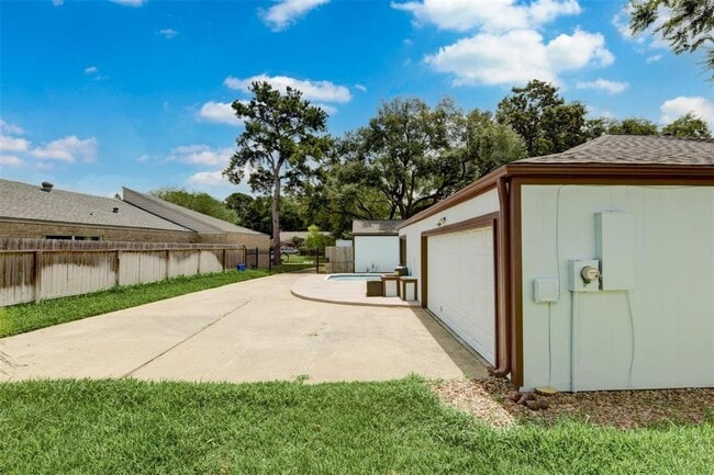 Building Photo - 4535 Turf Valley Dr