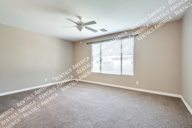 Building Photo - GORGEOUS 4/2.5 + DEN with Spa in Chandler!