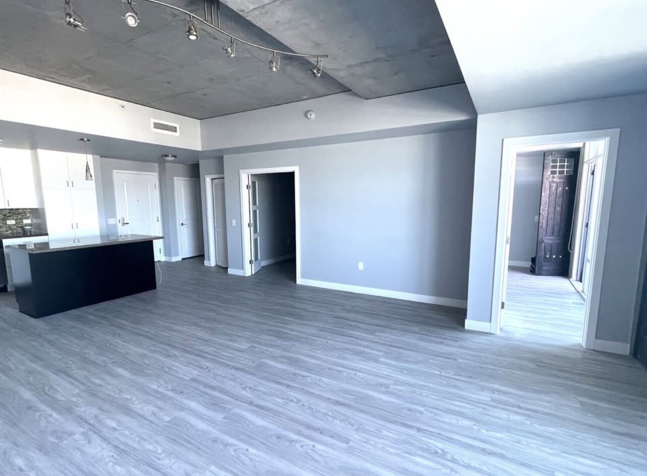 Building Photo - 1080 Park Blvd