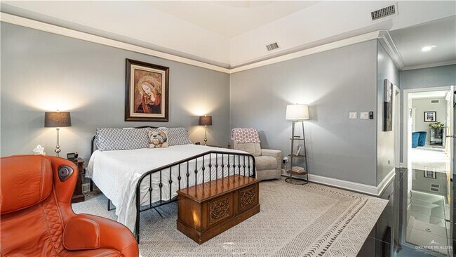 Building Photo - 19 S Col Rowe Blvd