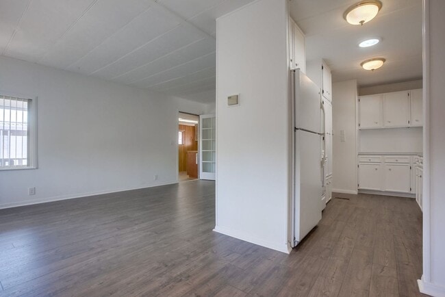 Building Photo - 55+ Mobile Home Community, 2 Bedroom + Sunroom