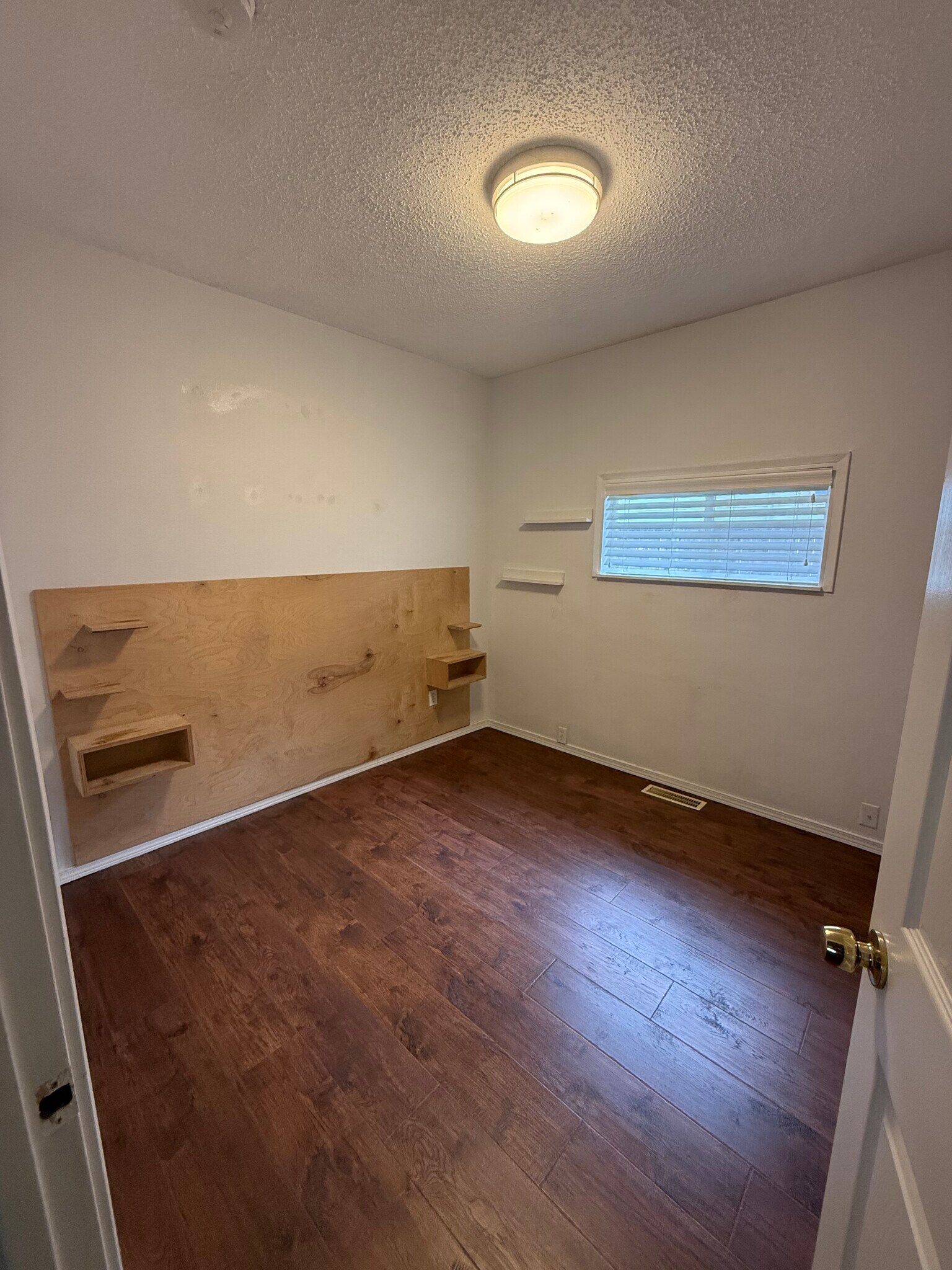 Building Photo - 406 E 43rd St