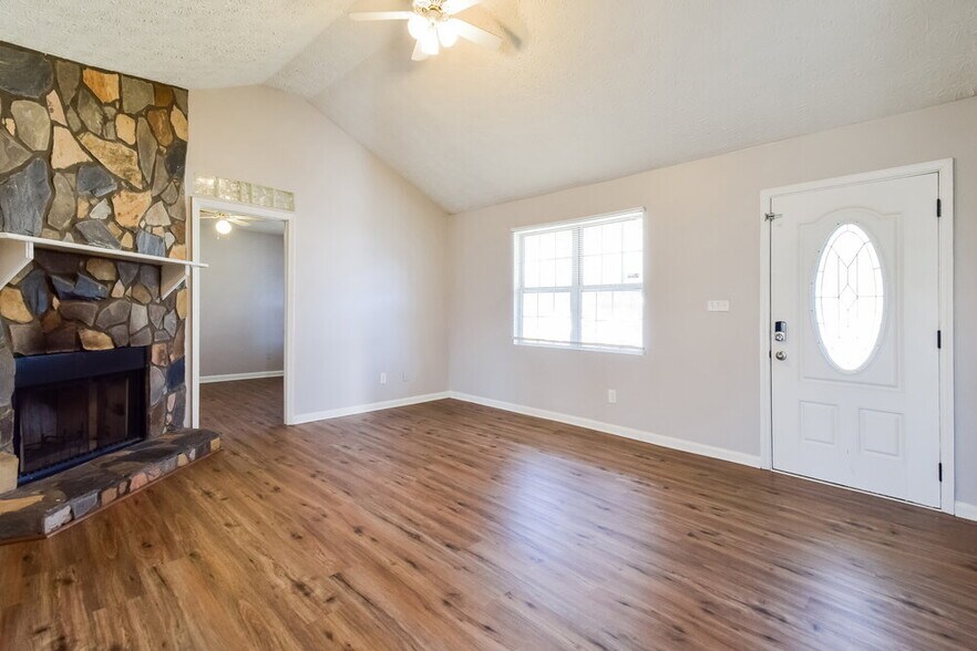 Building Photo - 5215 Austin Pl