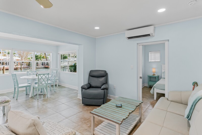 Building Photo - 14827 N Bayshore Dr