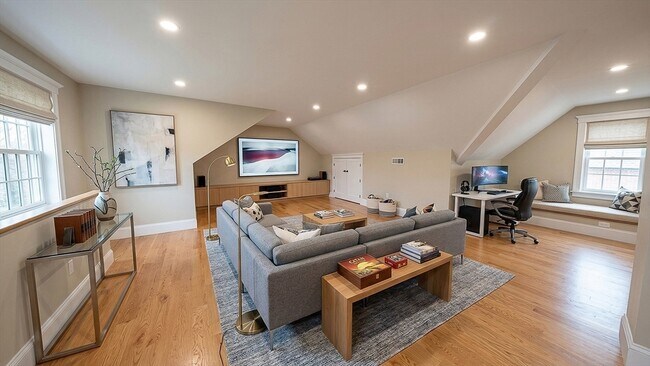 Building Photo - 42 Parsons St