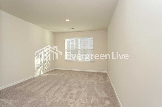 Building Photo - 5615 Hydrangea St