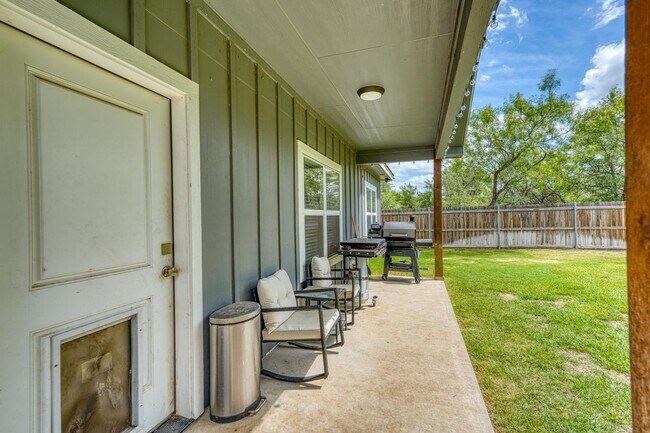 Building Photo - 1304 Prairie Creek Dr