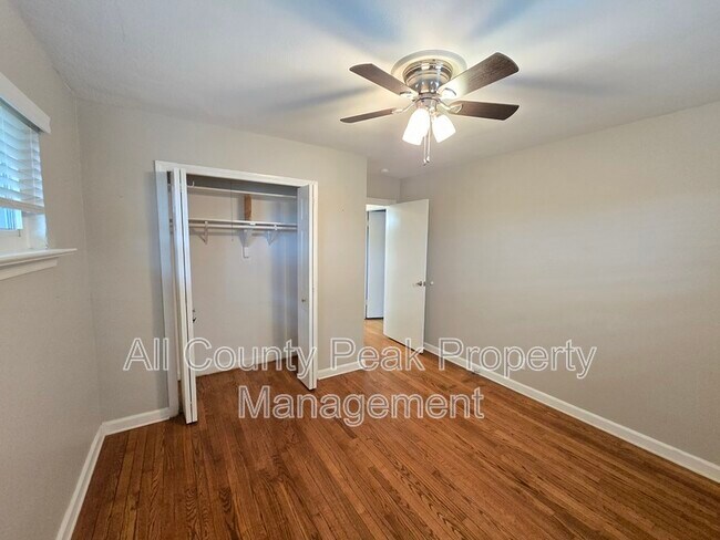 Building Photo - 3934 Kensington Dr