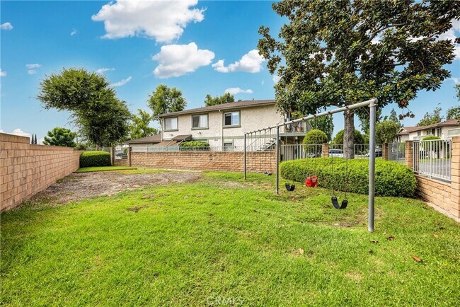 Building Photo - 878 W Sierra Madre Ave