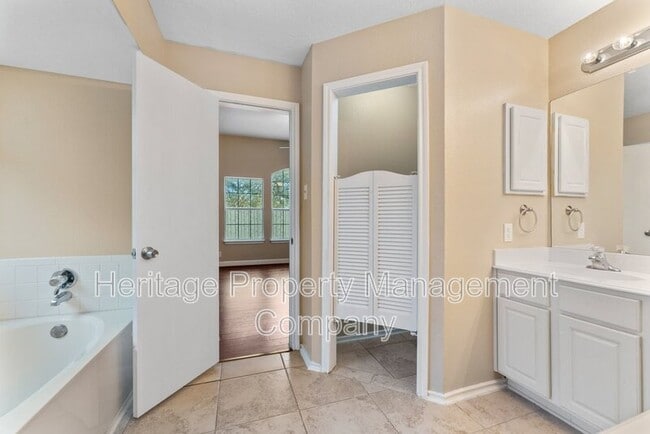 Building Photo - 13115 Almond Bend Dr