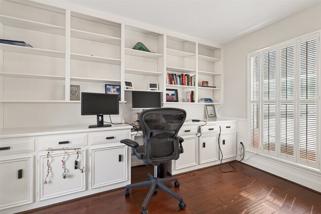 Building Photo - 15843 Foxgate Rd