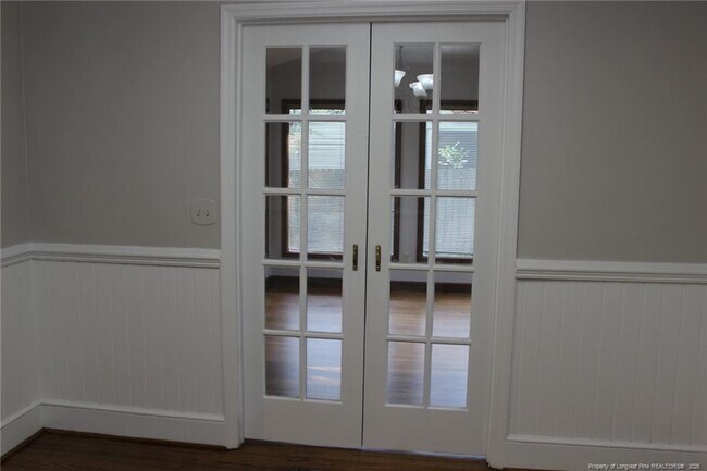 Building Photo - 236 Pinecrest Dr