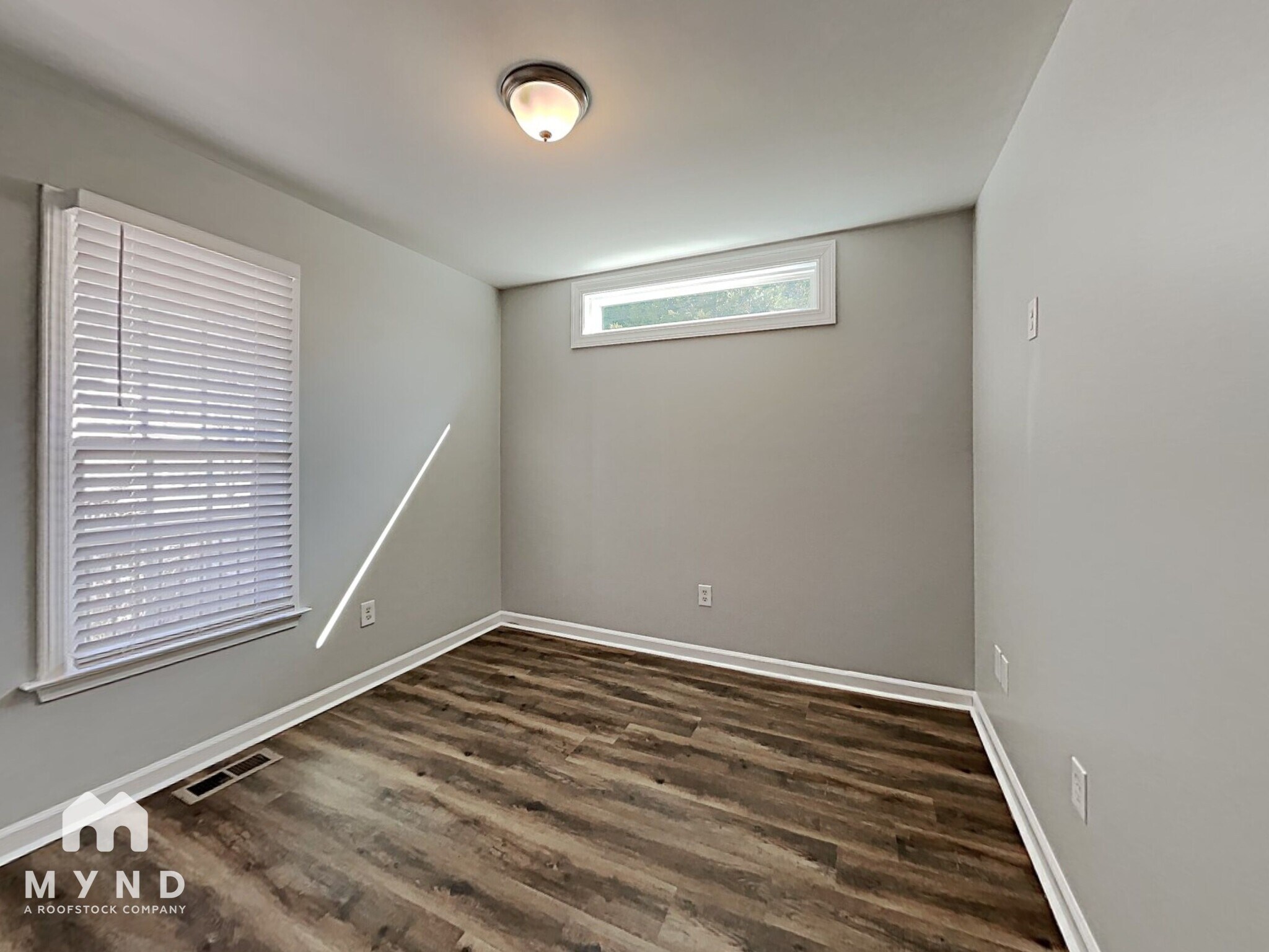 Building Photo - 560 Sunray Dr