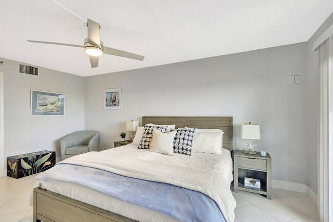 Building Photo - 801 S Ocean Dr