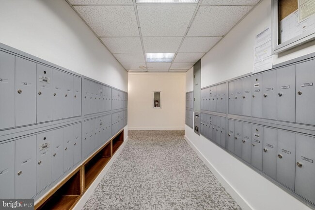 Building Photo - 4 Monroe St