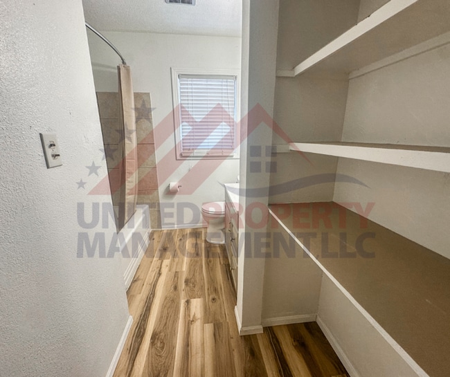 Building Photo - 3 bedroom 1 bathroom for rent