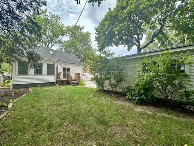 Building Photo - Charming Royal Oak 3-Bed with Sunroom, Dec...