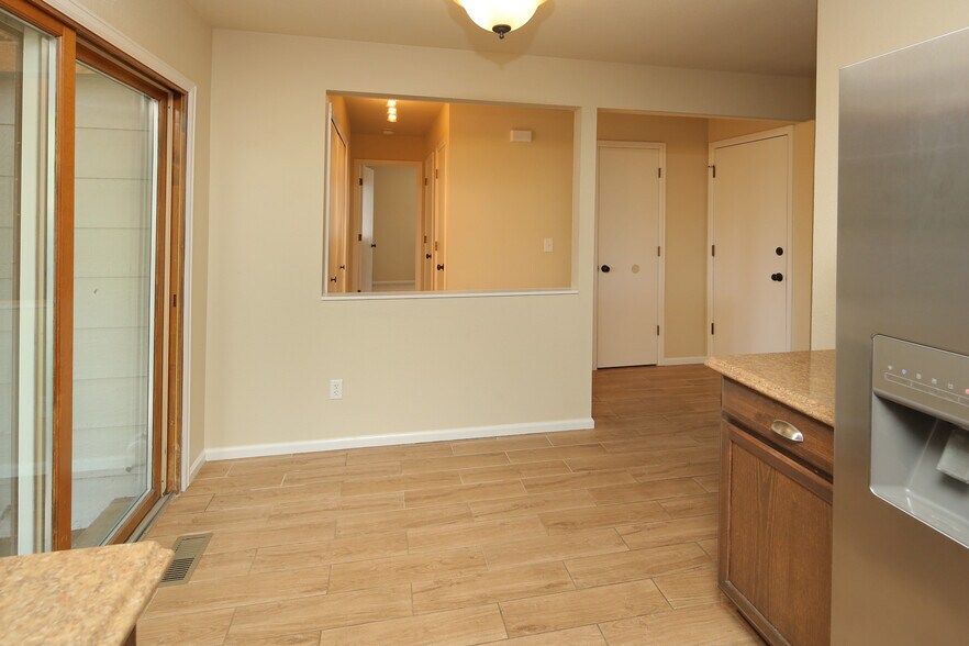 Building Photo - 2455 Sunstone Drive