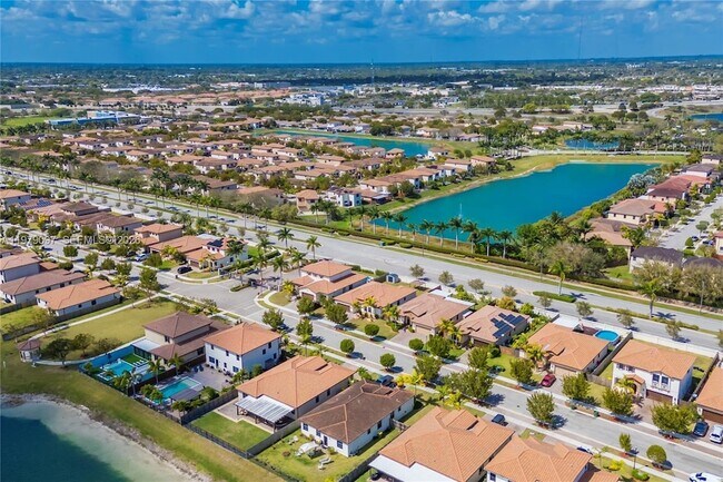 Building Photo - 2541 SE 1st St