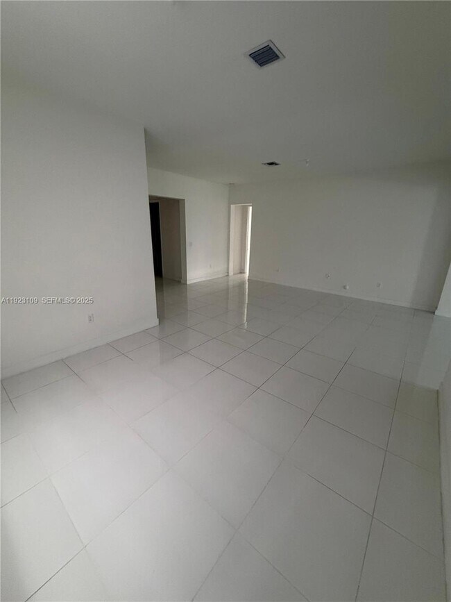 Building Photo - 4398 SW 173rd Ave