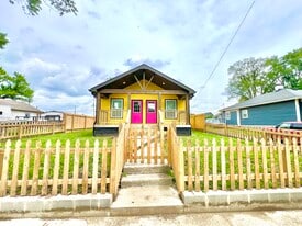 Building Photo - 2043 Adams St