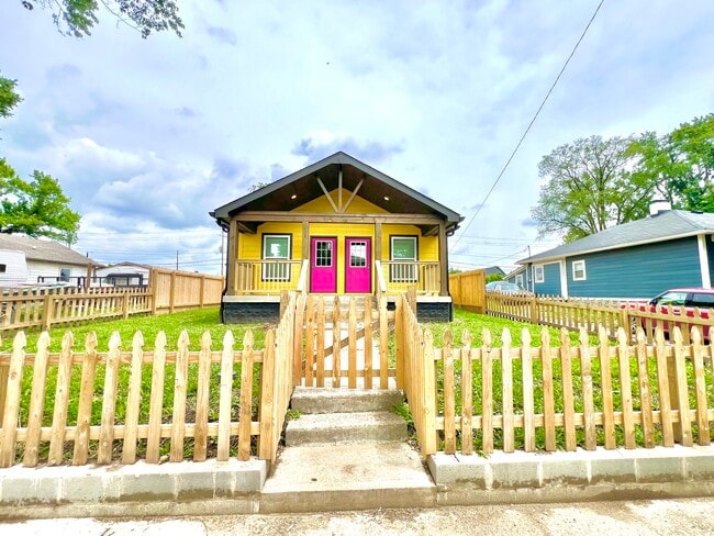 Building Photo - 2043 Adams St