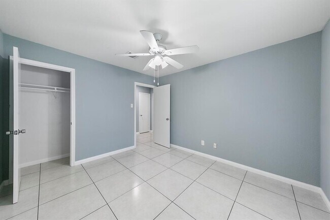 Building Photo - 718 N Fork Ct