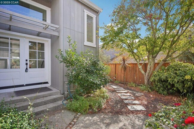 Building Photo - 119 Cypress Point Way