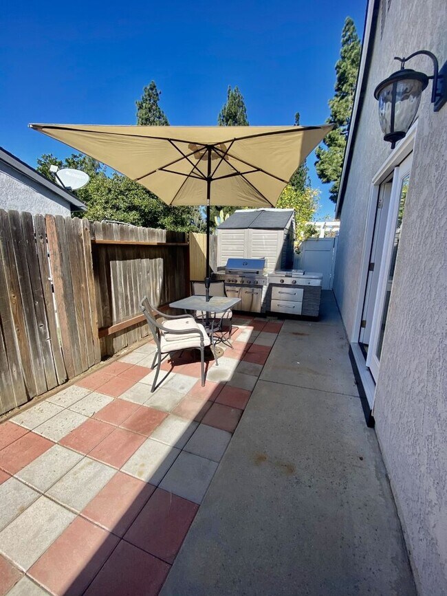 Building Photo - Camarillo- Stylish One Bedroom off Main House