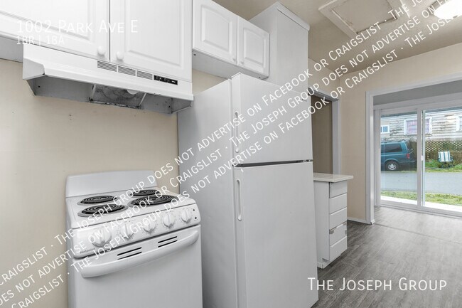 Building Photo - 1002 Park Ave E