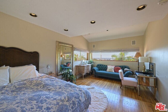 Building Photo - 6855 Los Altos Pl