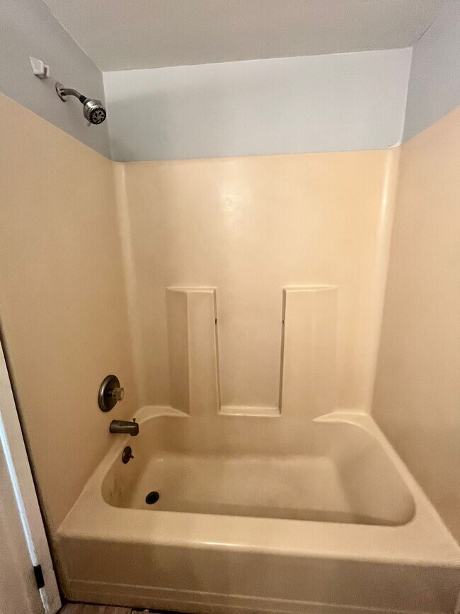 371 Whiton St - 366 Whiton St