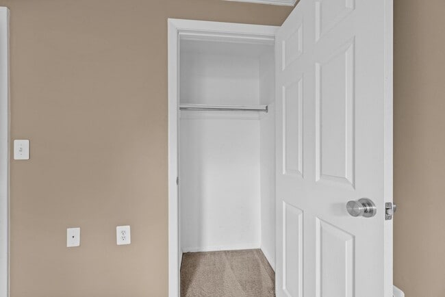 Building Photo - Ground level condo in Annapolis - Lake Heron