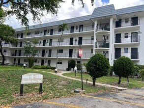 Building Photo - Spacious 2 Bedroom in Inverrary