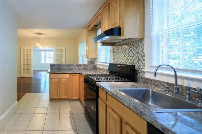 Building Photo - 1656 Hosea L Williams Dr SE