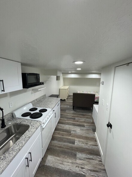 Building Photo - 836 E 400 N