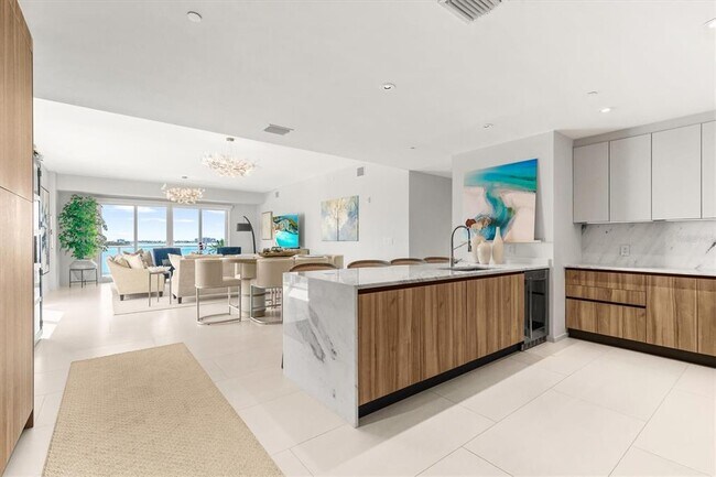 Building Photo - 1020 Sunset Point Rd